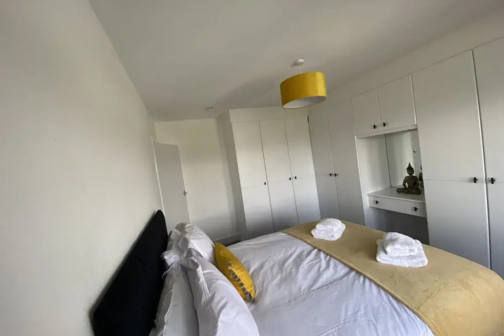 Room 5 of 17