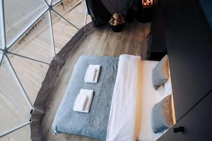 Room 2 of 8