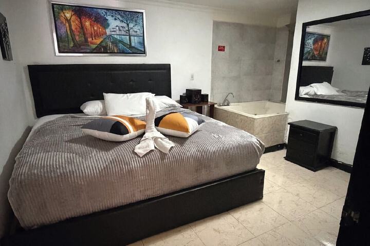 Room 5 of 11