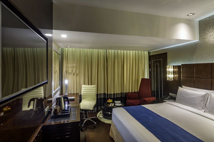 Room 13 of 35