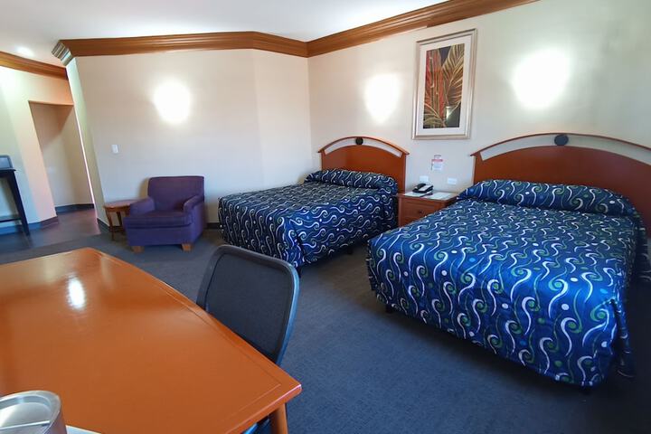 Room 8 of 77