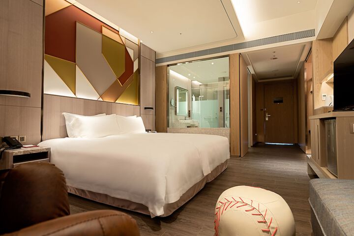 Room 14 of 82