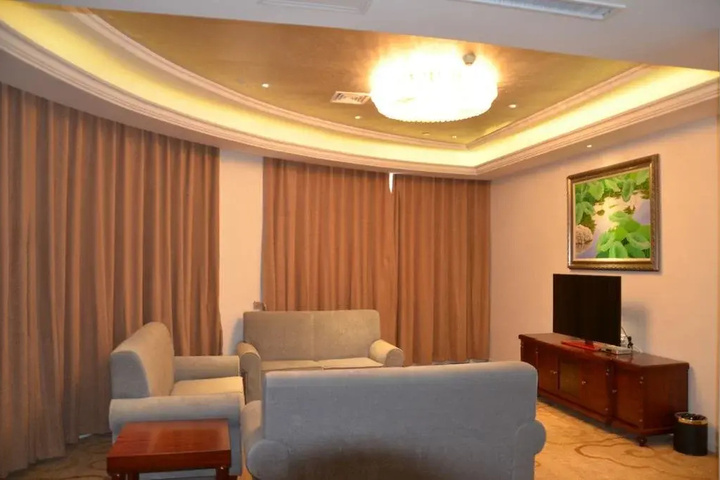 Room 3 of 8