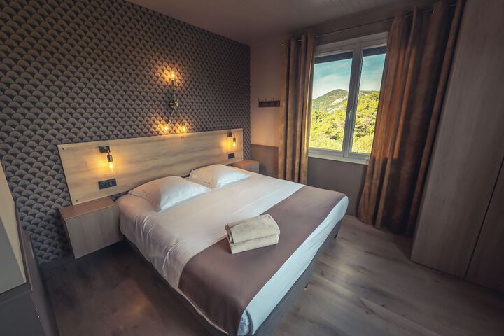 Room 4 of 34
