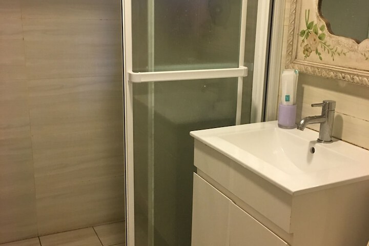 Room 5 of 5