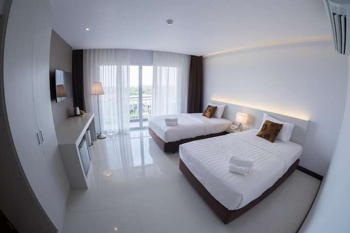 Room 21 of 32