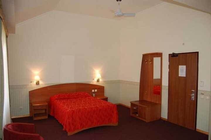 Room 5 of 59