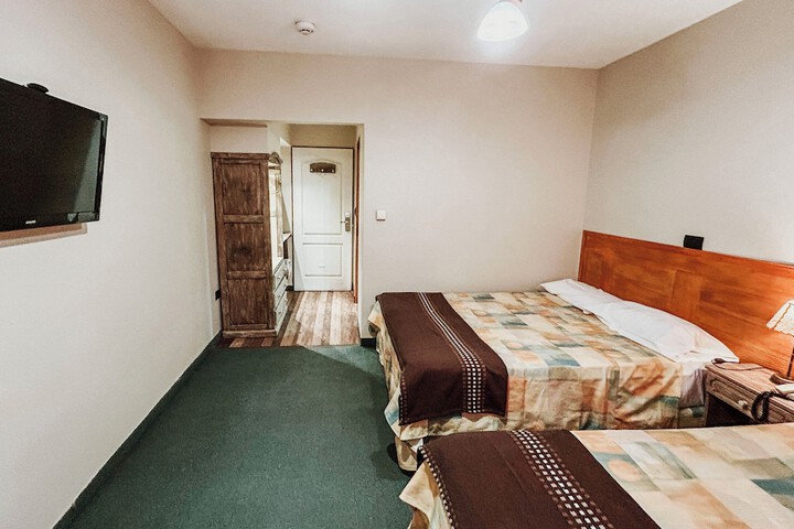 Room 26 of 90