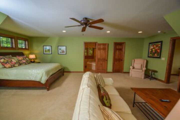 Room 33 of 40