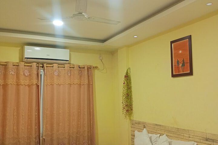 Room 8 of 15
