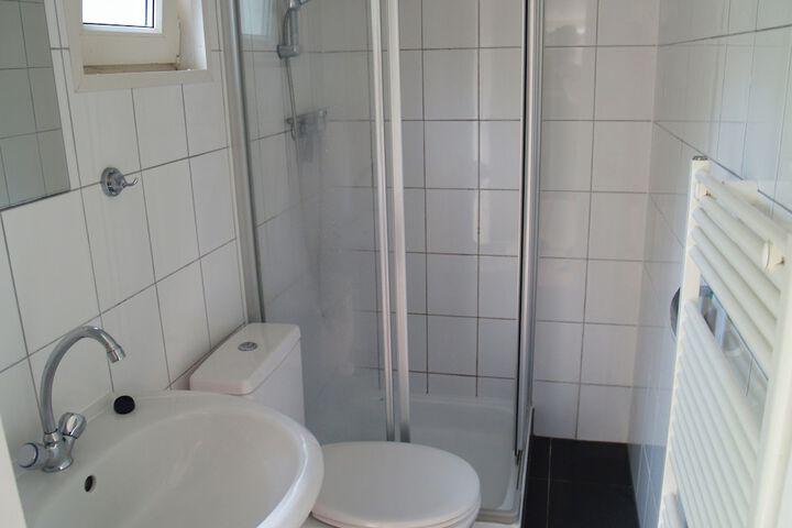 Room 9 of 38