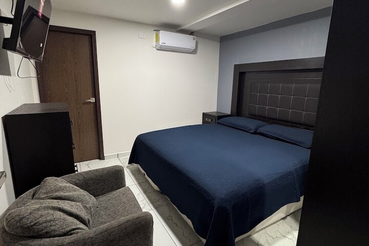 Room 5 of 10
