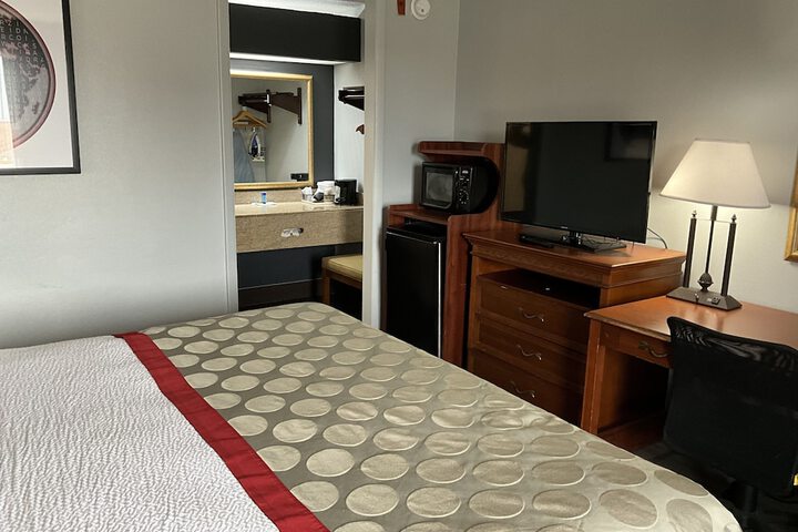 1 King Bed (9 of 13)