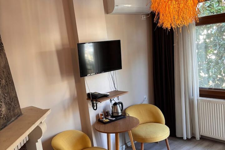 Room 25 of 49