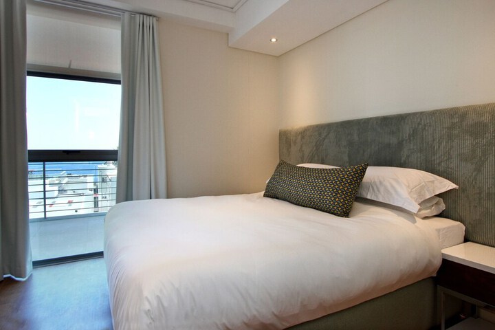 Room 4 of 4
