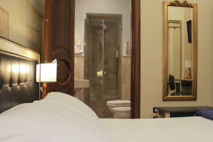 Room 24 of 107