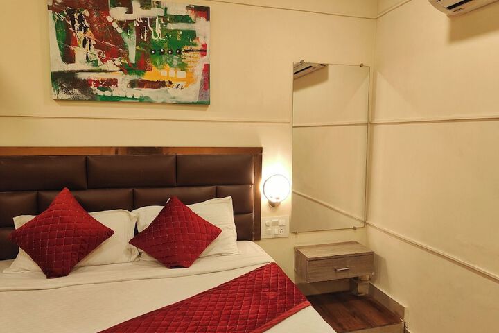 Room 5 of 33