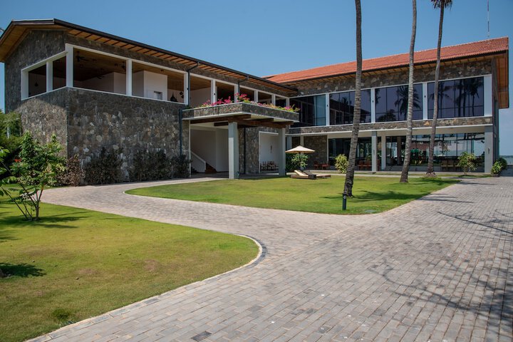 Hotel Exterior 132 of 159