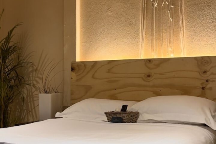 Room 4 of 11