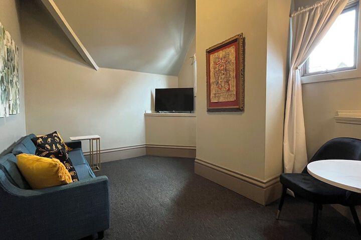 Room 12 of 32