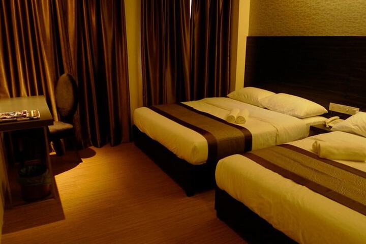 Room 3 of 32