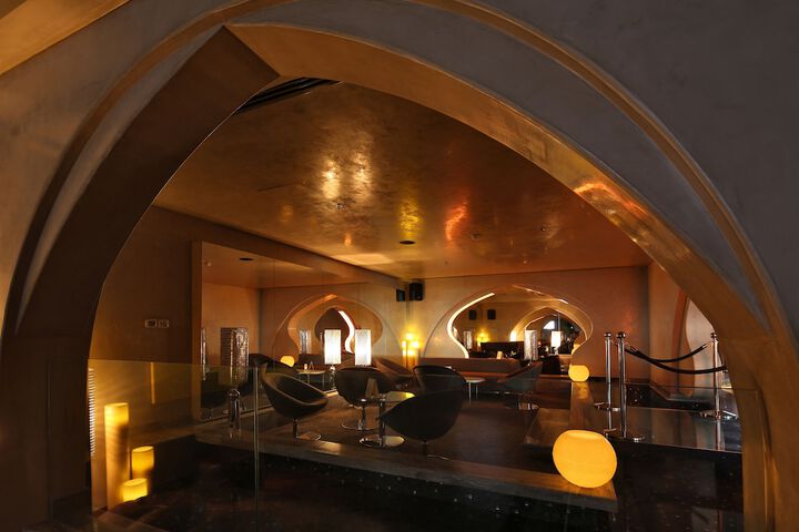 Lounge 64 of 94