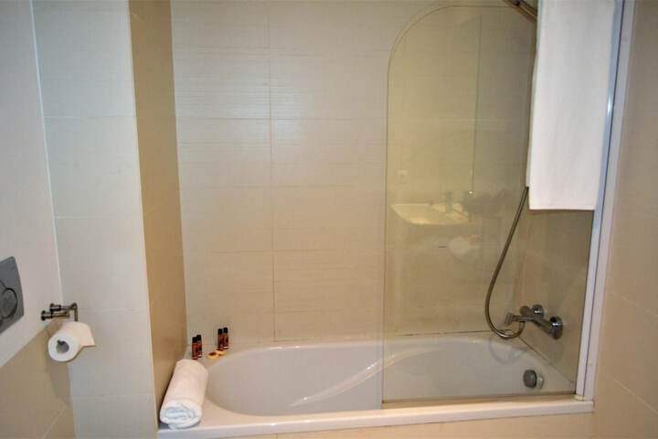Room 7 of 19