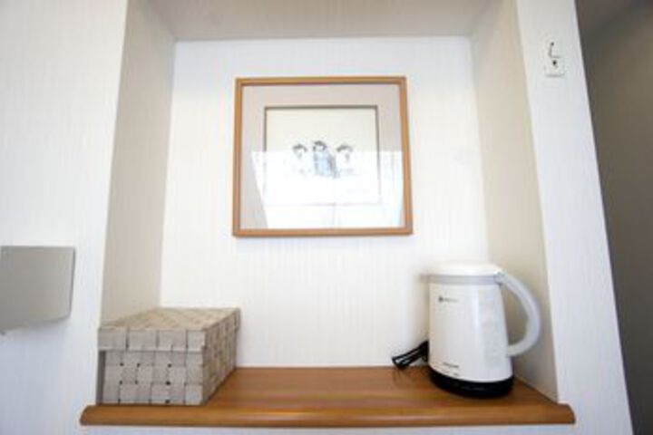 Room 17 of 24