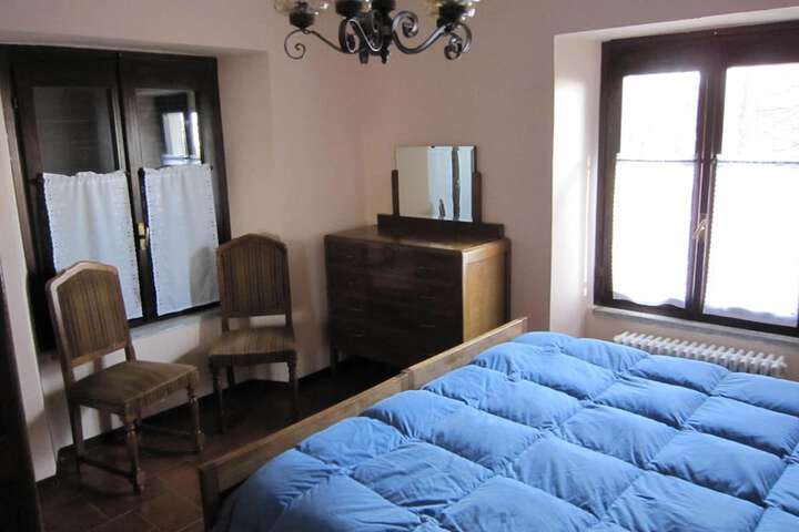 Room 4 of 37