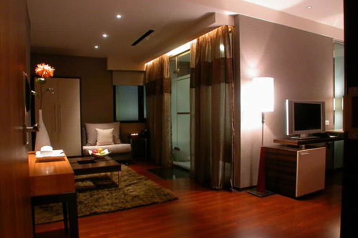 Room 8 of 37