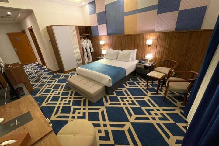 Room 12 of 37
