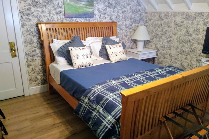 Room 5 of 10
