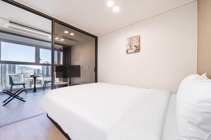 Room 5 of 30