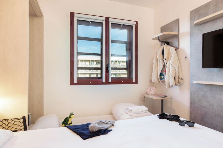 Room 10 of 81