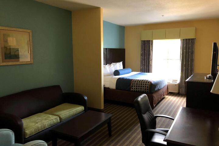 Suite 1 King Bed 42 Inch High Definition TV, Microwave and Refrigerator Desk Sofa Bed High Speed Internet Accessible Full Breakfast (1 of 6)