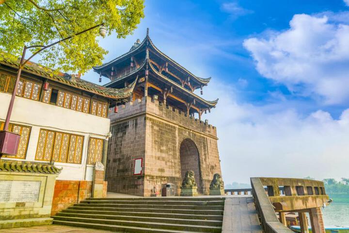 Zixia Fengqing Hotel