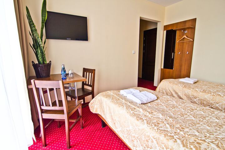 Room 9 of 25