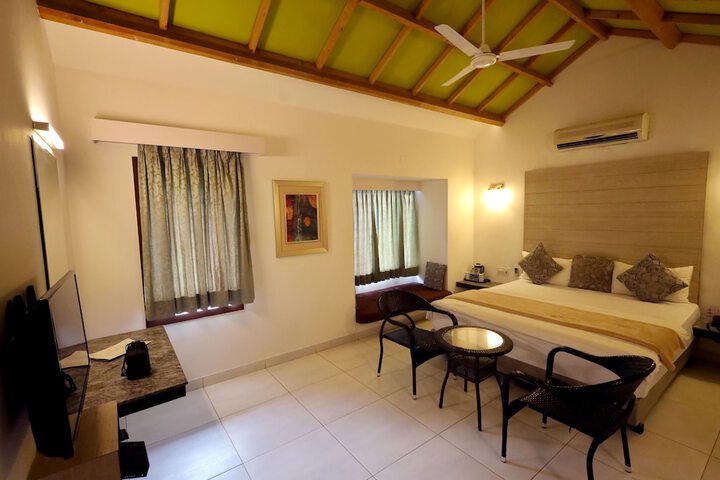 Room 3 of 74