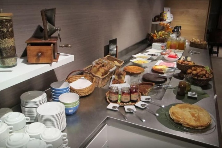 Breakfast/Coffee Service 46 of 71