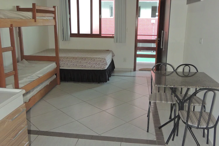 Room 5 of 10