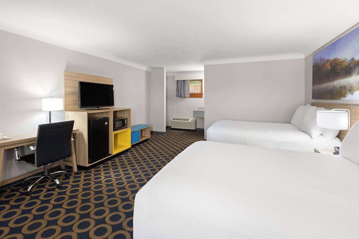 2 Double Beds (4 of 4)