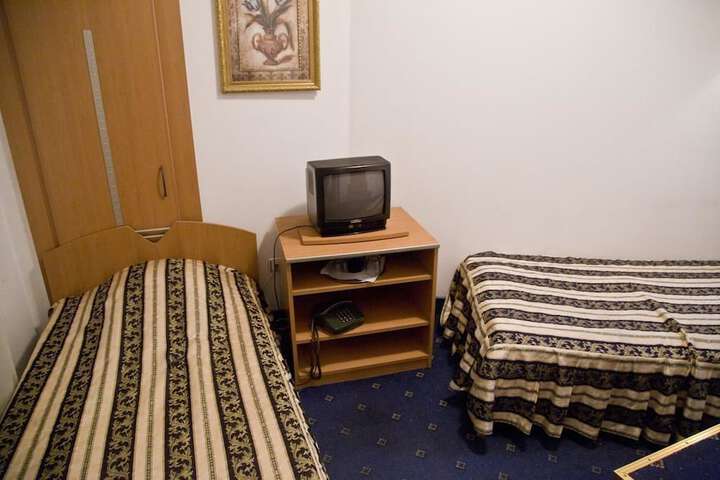 Room 4 of 52