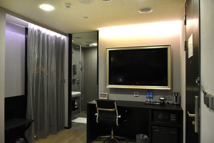 Room 21 of 87