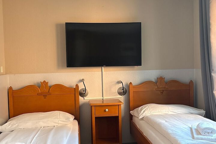 Room 27 of 69