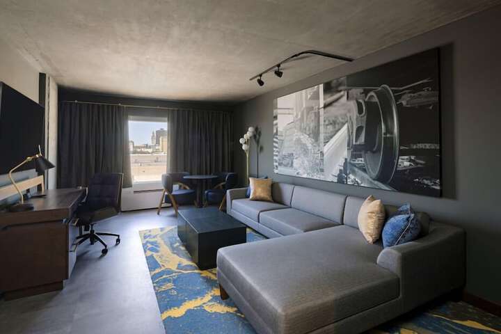 Room 8 of 10