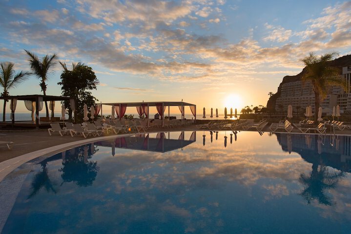 Pool Hotel