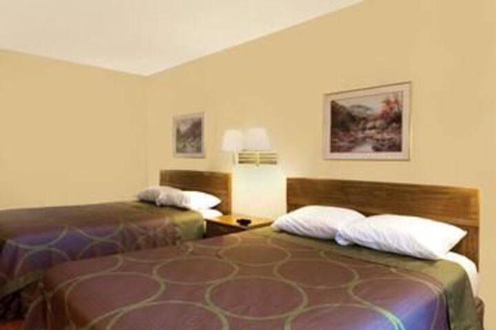 Room 12 of 32