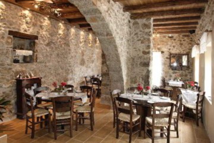 Dining 3 of 4