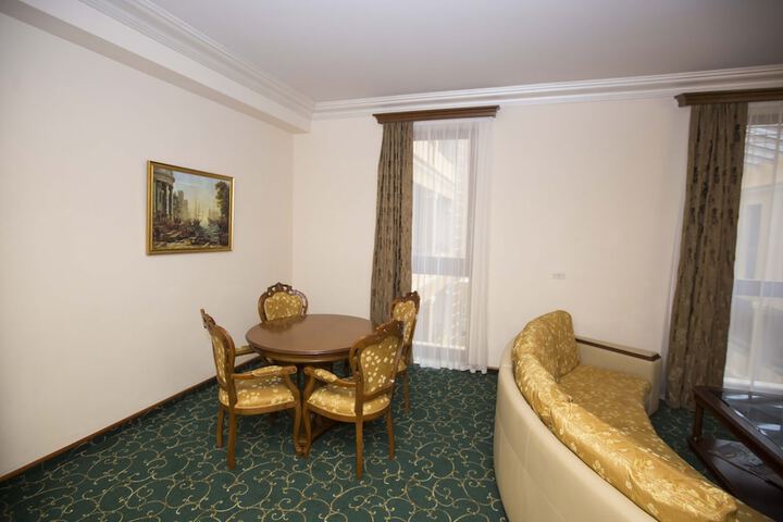 Room 12 of 141