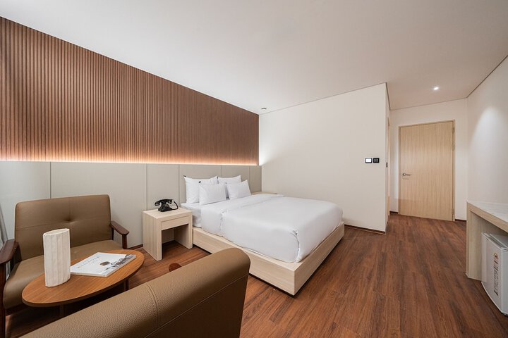 Room 12 of 104